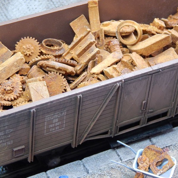 Rusty Old Scrap Metal 1:45 and OO