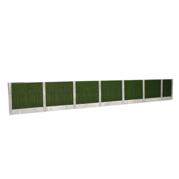 Timber Fence with Concrete Posts in Green OO ATD015