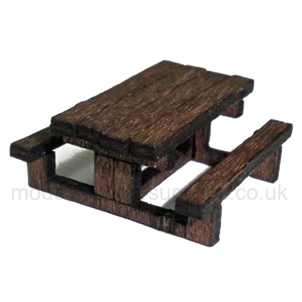 Picnic Tables   OO  