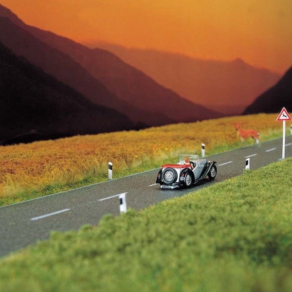 Road with white lines 66mm wide OO / TT