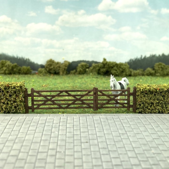 Wooden Five Bar Farm Field Gates N gauge