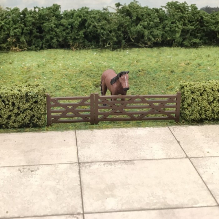 Wooden Five Bar Farm Gates TT gauge