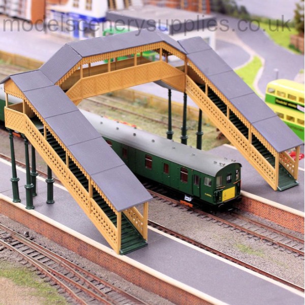 Station footbridge OO GM403
