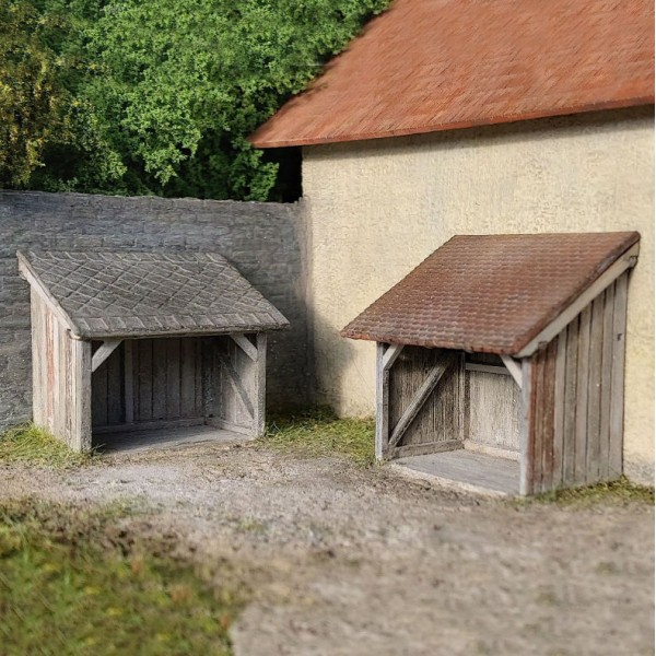 Open Wooden Sheds x 2  Pk3 N gauge