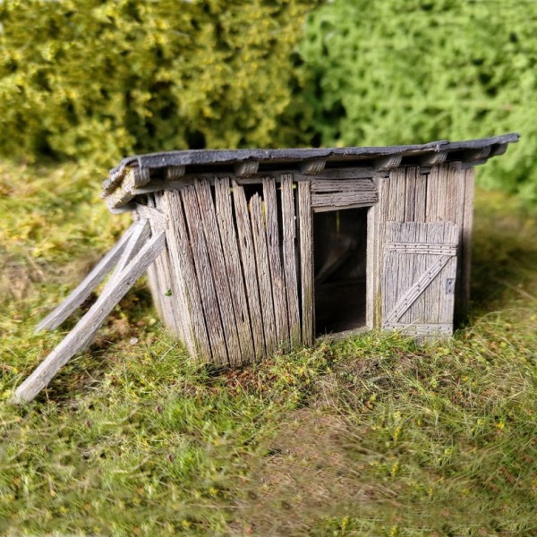 Wooden Ruined Shed N gauge