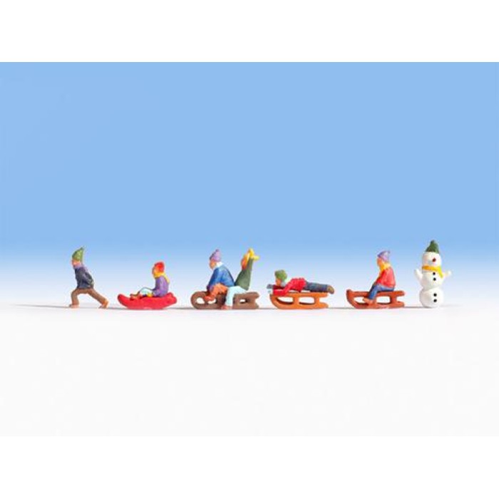 Children in the Snow with Snowman N gauge