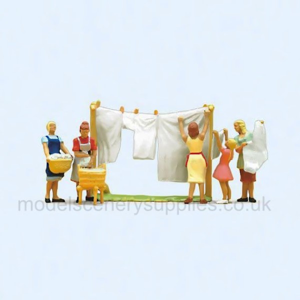Women Hanging Washing OO Preiser 10050