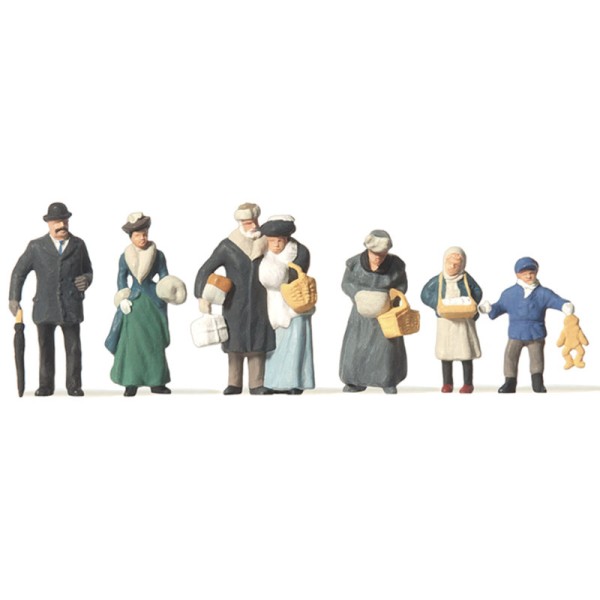 1900s People In Winter Coats At The Christmas Fair OO Preiser 12195