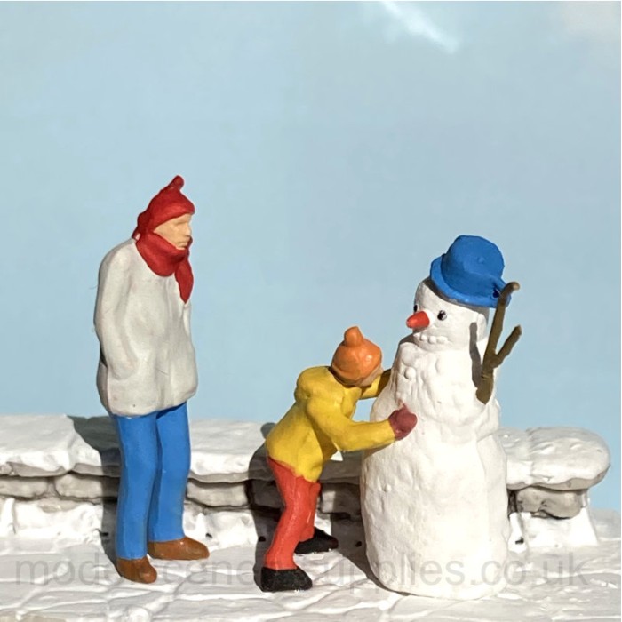 Child Building A Snowman OO Motif Box Scene Preiser 99603 Child Building A Snowman OO Motif Box Scene Preiser 99603