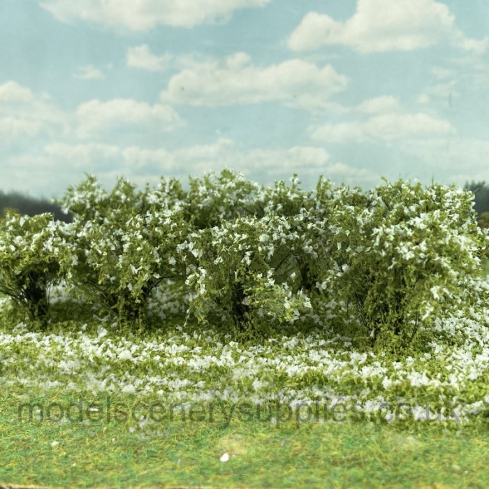 Bushes White Flowering 30mm Tall Silhouette 252-25 Bushes White Flowering 30mm Tall Silhouette 252-25