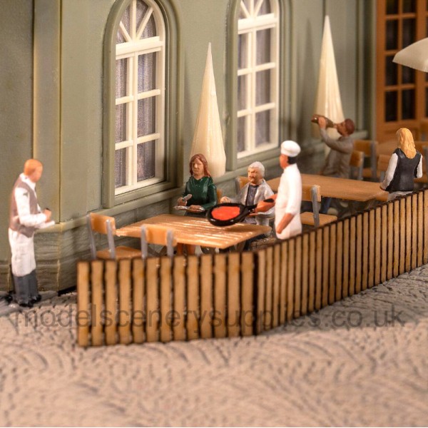 Restaurant Diners and Waiters OO Faller151704