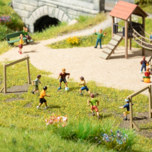 Children Playing Football TT scale 1:120