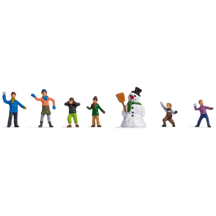 Children Playing In The Snow   TT Scale 1:120 
