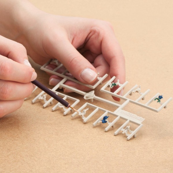 Unpainted N gauge figures 