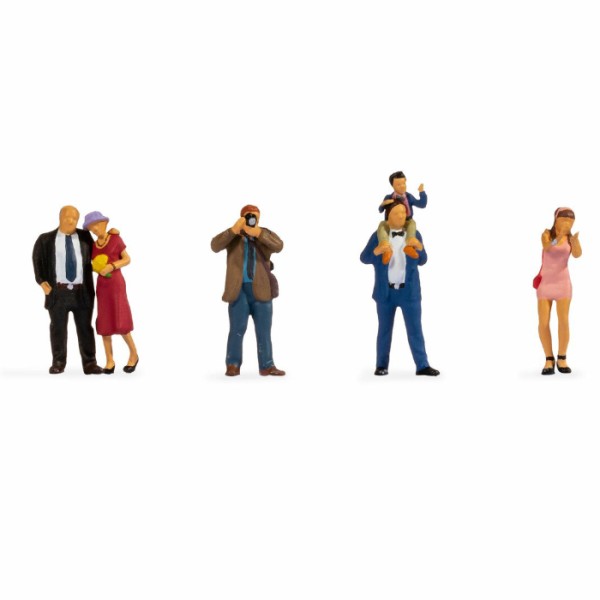 Wedding Scene Guests  N gauge Noch 36864