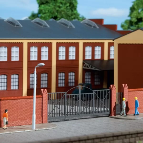 Brick Wall with Gates OO Auhagen 41622