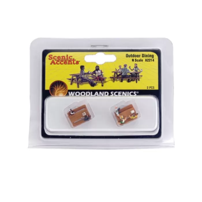 Picnic table and figures Outdoor Dining N gauge  
