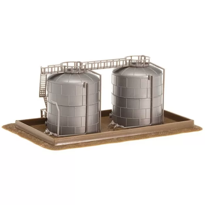 Oil Tanks with Ladders and walkways N gauge
