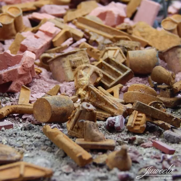 Rusty Old Scrap Town Metal 1:35