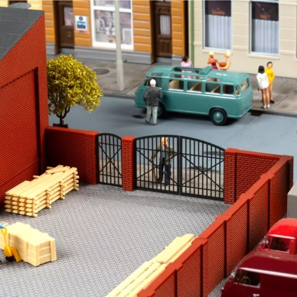 Brick Wall with Gates Double Sided OO Auhagen 41681