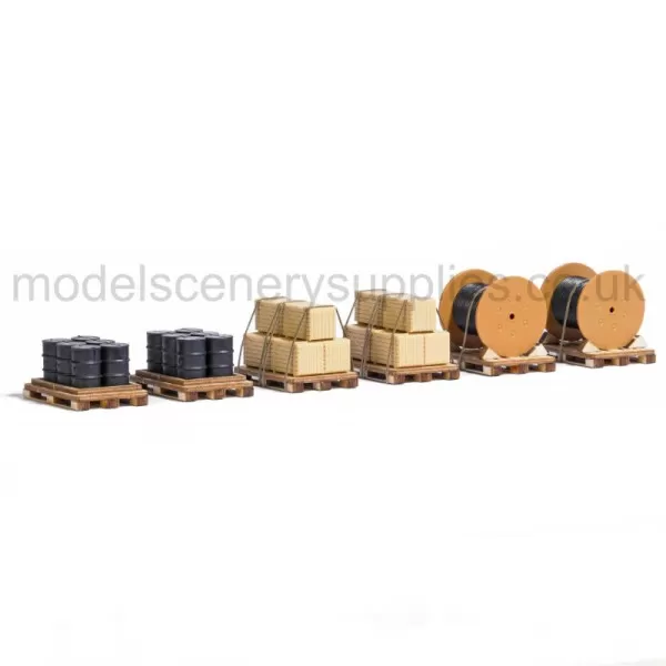 Pallets With Loads  scale 1:45
