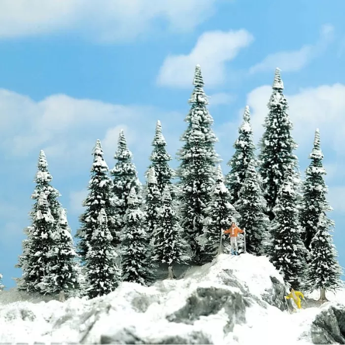 Snow covered Pine Trees 55 - 130mm Busch 6466