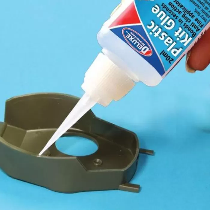 Plastic Kit Glue Deluxe AD70