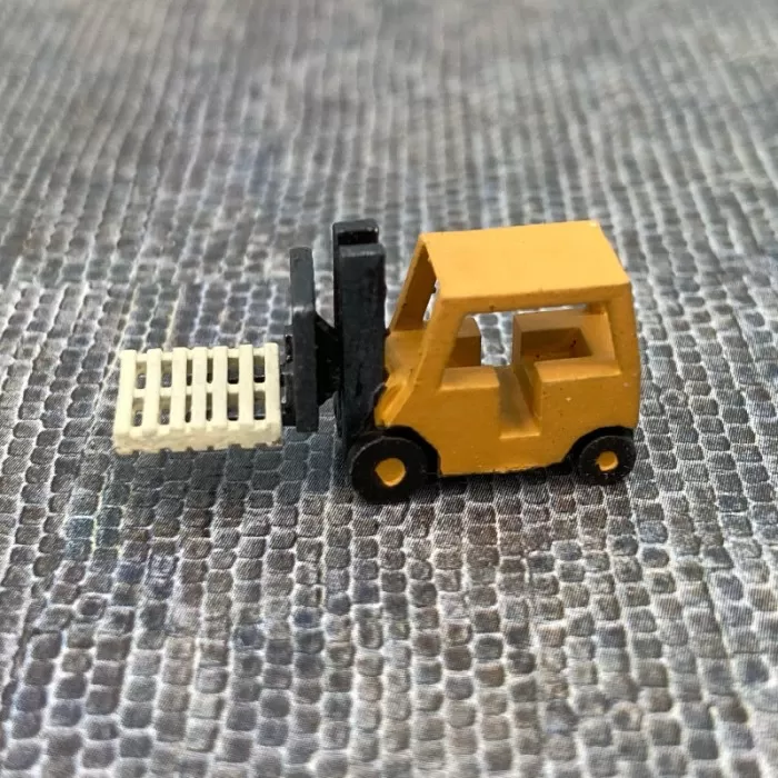 Fork Lift Truck with adjustable forks N gauge