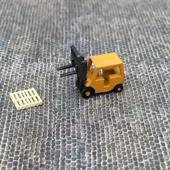 Fork Lift Truck with adjustable forks N gauge