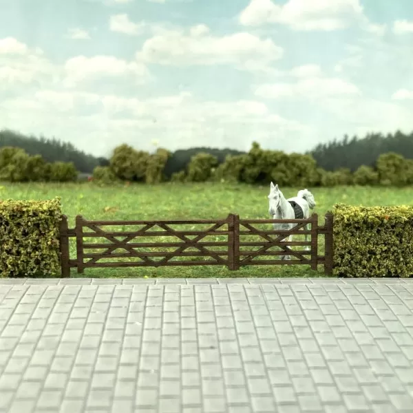Wooden Five Bar Farm Field Gates N gauge