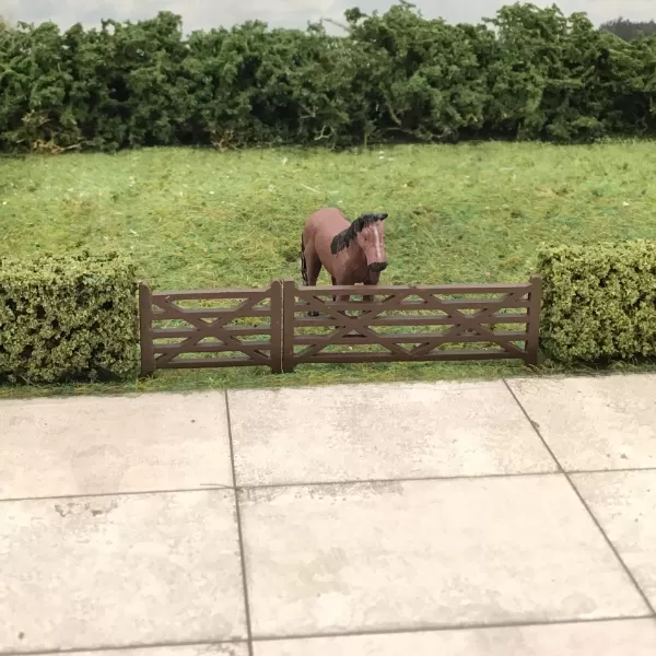 Wooden Five Bar Gates OO