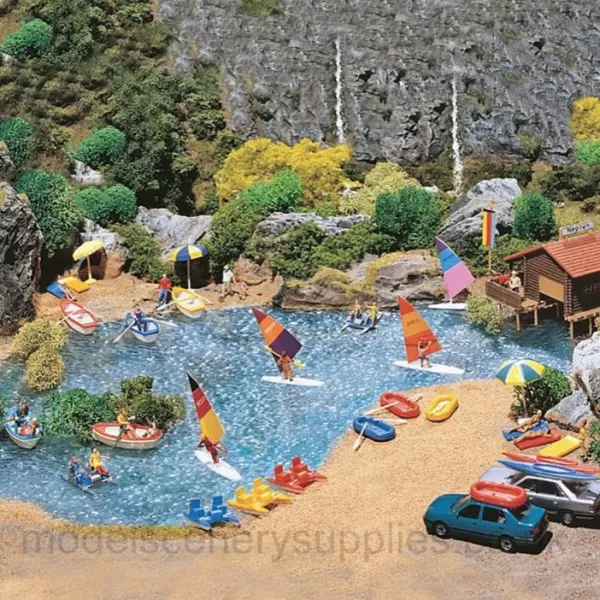 Boats and windsurfing boards OO