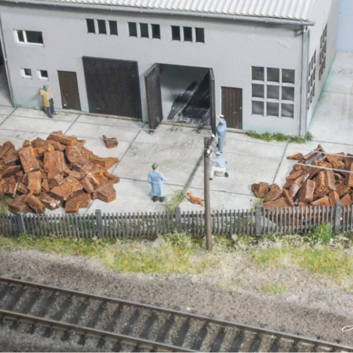 Rusty Old Scrap Metal N and TT gauge Juweela 21209