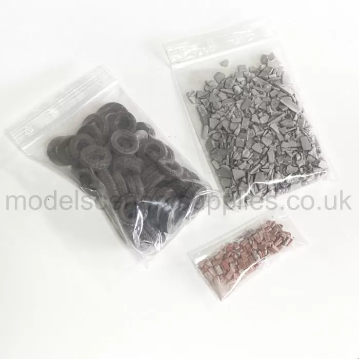 Barriers of Old Tyres OO and 28mm