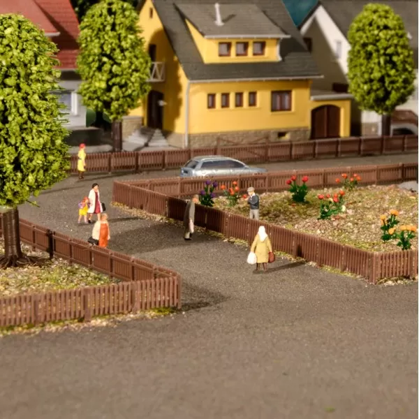 Wooden Fence with gates N gauge