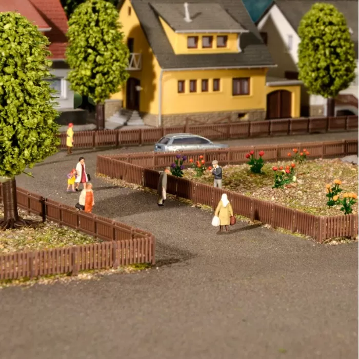 Wooden Fence with gates N gauge