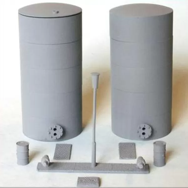 Large Tanks Silos  OO   PM135