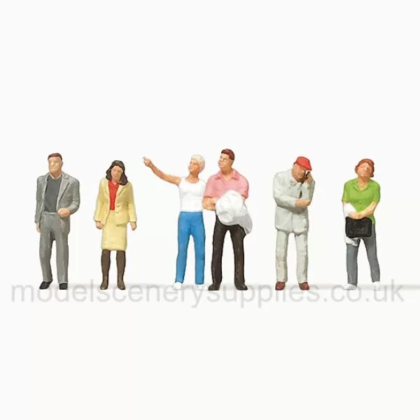 Modern Passers By TT scale 1:120