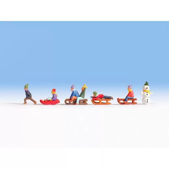 Children in the Snow with Snowman N gauge
