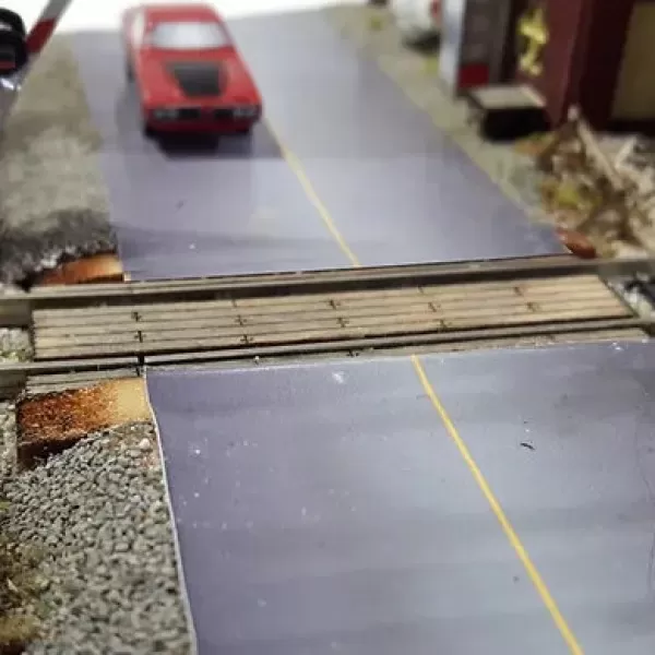 Wooden Level Crossing N gauge OMK 3120