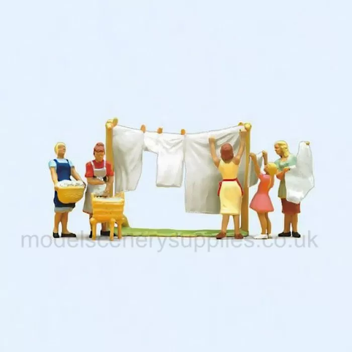 Women Hanging Washing OO Preiser 10050