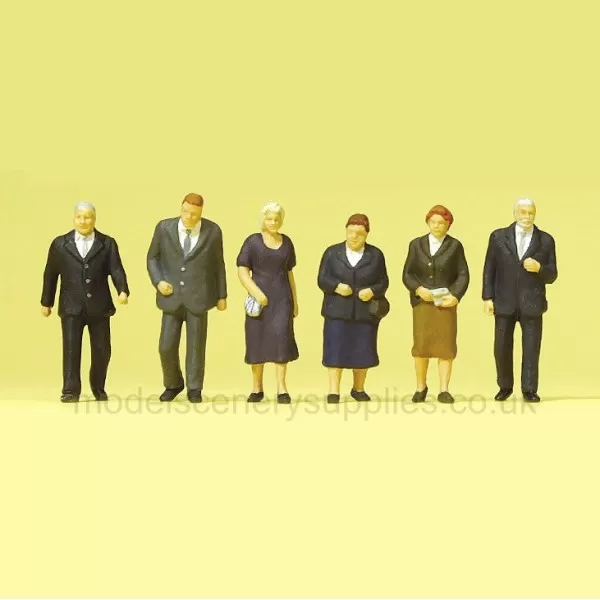 Churchgoers OO  from Preiser 10559