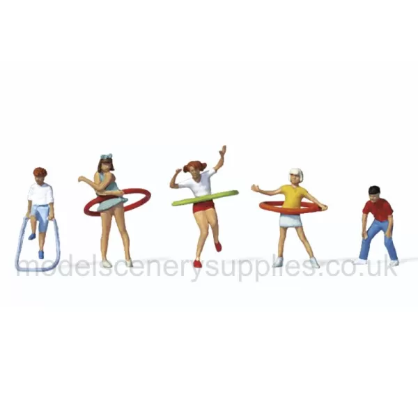 Children Playing Hula Hoop OO Preiser 10767
