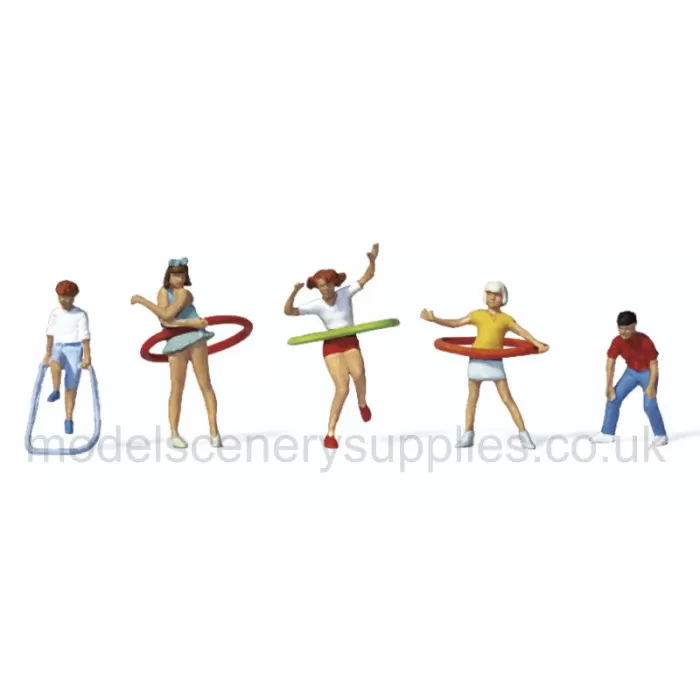Children Playing Hula Hoop OO Preiser 10767