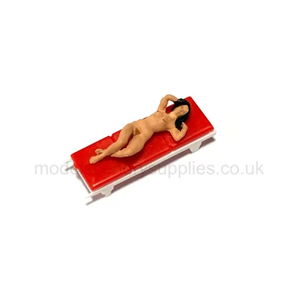 Sun Bathing nude OO Preiser 29048