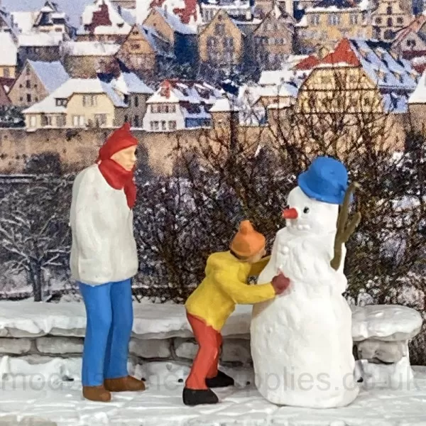 Child Building A Snowman OO Motif Box Scene Preiser 99603