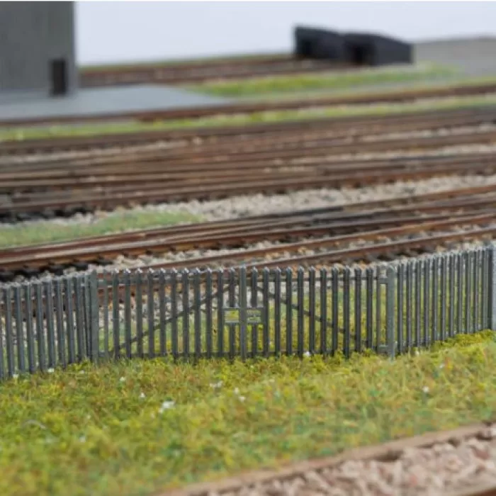 Modern Palisade Fencing  N Gauge Ratio 281