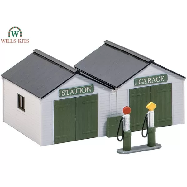 Station Garage with pumps  OO