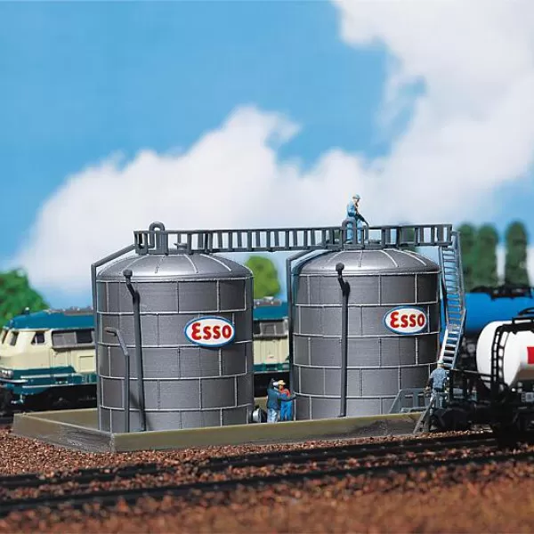 Oil Tanks with Ladders and walkways N gauge