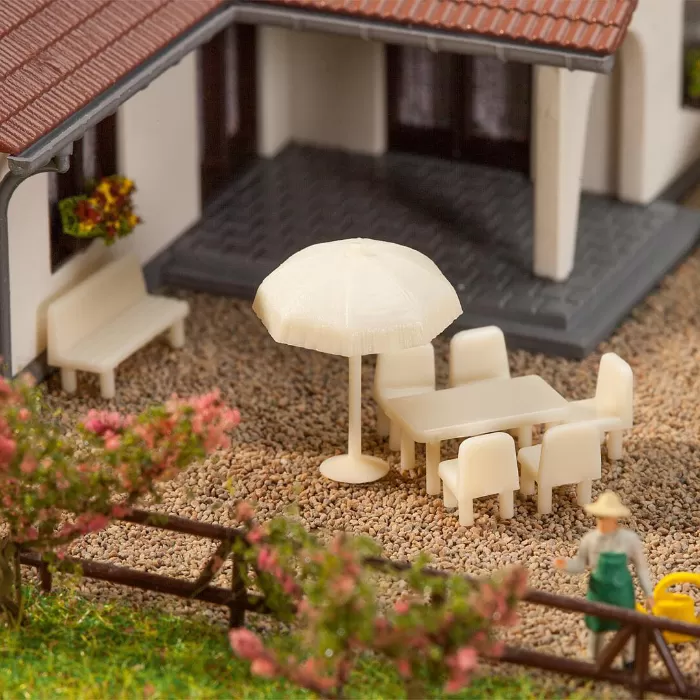 Garden Tables Chairs and Parasols N gauge